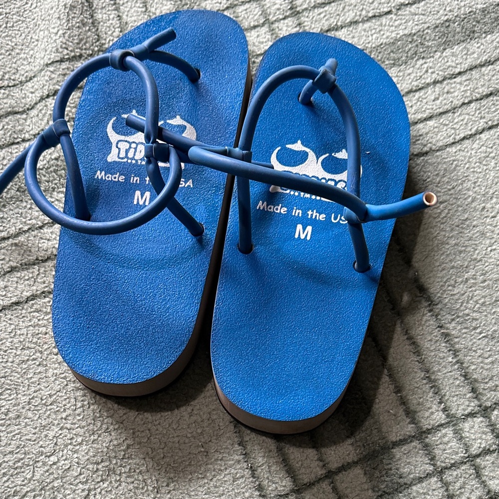 Tiddies Blue Sandals with Toe Loop size Medium